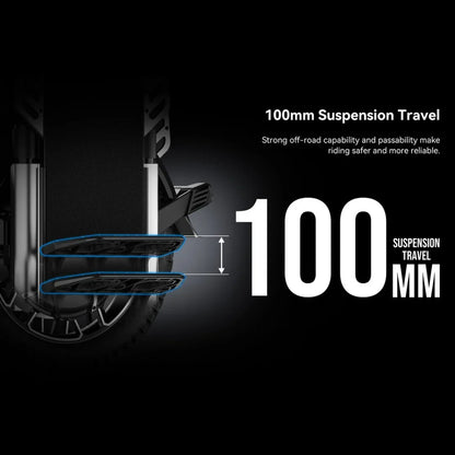 Izdelek je električni monocikel, znamke Kingsong, model F22 Pro. Na sliki je prikazana podrobnost o sistemu vzmetenja, ki omogoča 100 mm potovanja, kar izboljšuje zmogljivost na terenu in zagotavlja varnejšo ter bolj zanesljivo vožnjo. Vidna je tudi zasnova kolesa in del vzmetenja.