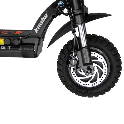 Od blizu sprednje kolo in vzmetenje električnega skiroja Kaabo Wolf Warrior X GT.