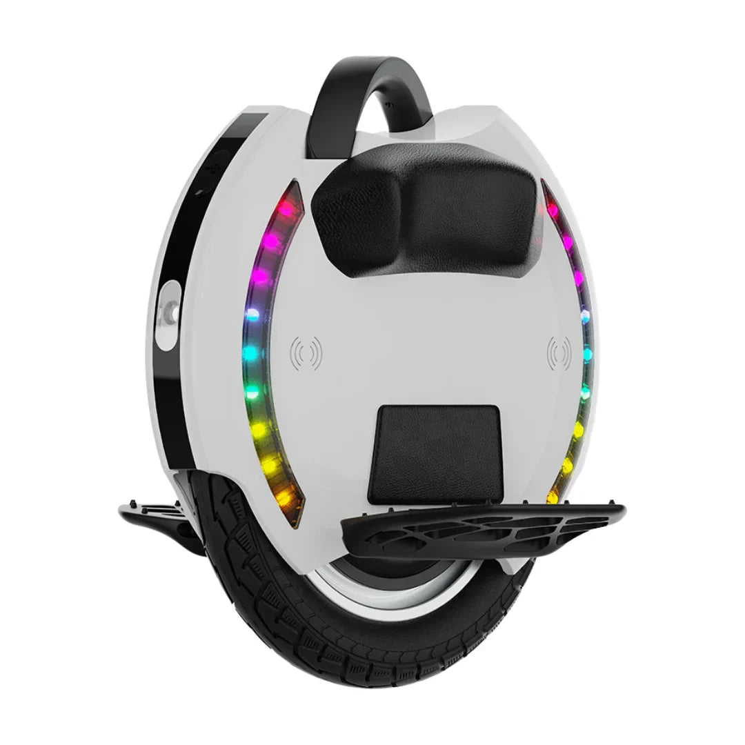 Izdelek je električni monocikel, znamke Kingsong, model 14D. Na sliki je prikazan monocikel z elegantno belo površino, ki ima na sprednji strani vgrajene LED luči v različnih barvah. Vidna je tudi črna blazinica za udobje ter široka pnevmatika, kar omogoča stabilno vožnjo.