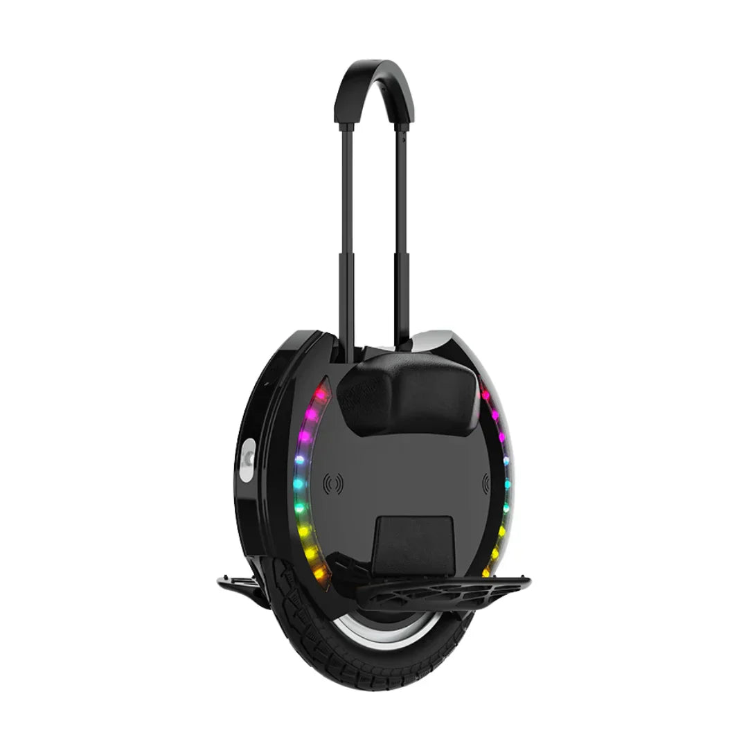 Izdelek na sliki je električni unicycle, znamke Kingsong, model 14D. Vidna je okrogla konstrukcija z enim kolesom, ki ima na sprednjem delu vgrajeno LED osvetlitev v različnih barvah. Na vrhu so ročaji za lažje prenašanje, spodaj pa je vidna guma, ki omogoča vožnjo. Celoten dizajn je eleganten in sodoben, kar daje občutek o inovativnosti in funkcionalnosti izdelka.