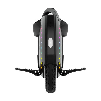 Izdelek je električni unicycle, znamke Kingsong, model 14D. Na sliki je prikazana zgornja stran unicykla, ki ima črno ohišje z barvnimi LED lučmi ob straneh ter široko gumo, kar nakazuje na stabilnost in udobje pri vožnji. Vidne so tudi stopalke za podporo uporabniku med vožnjo.