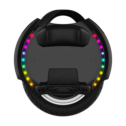 Izdelek je električni unicycle, znamke Kingsong, model 14D. Na sliki je prikazana zgornja stran unicykla, ki ima ergonomsko oblikovan ročaj za prenašanje. Ob robu naprave so svetlobni LED trakovi, ki dodajajo estetski videz, medtem ko je vidna tudi široka pnevmatika, kar nakazuje na stabilnost in udobje pri vožnji.