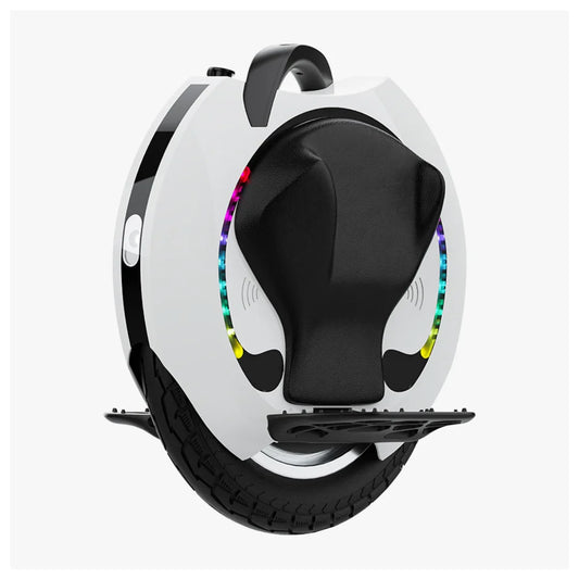 Izdelek na sliki je električni unicycle, model Kingsong 16S. Na sliki je prikazana bela enokolesnica s črnim sedežem in barvnimi LED lučmi okoli kolesa. Opremljena je z nosilcem za stopala in gumbom za upravljanje, kar omogoča enostavno vožnjo in nadzor.