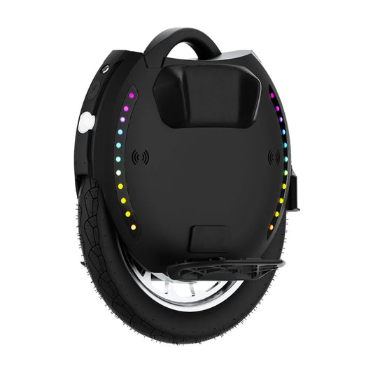 Izdelek na sliki je električni unicycle, model Kingsong 18L. Na sliki je vidna kolesarska enota z enim kolesom, ki ima črn dizajn in LED luči ob robu, kar daje sodoben videz. Kolo je opremljeno z udobnim ročajem za prenašanje in robustnim gumijastim profilom, kar omogoča dobro oprijemljivost na različnih površinah.