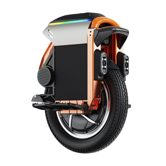 Izdelek na sliki je električni monocikel, znamke Kingsong, model S16. Na sliki je vidna zadnja stran monocikla, ki ima široko kolo in elegantno obliko. Opremljen je z LED lučmi in zvočniki, kar prispeva k modernemu videzu in funkcionalnosti. Barvna kombinacija vključuje oranžno in črno, kar daje dinamičen videz.