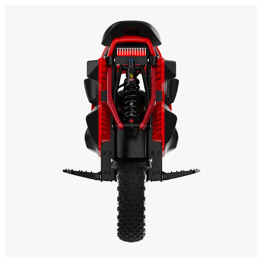 Izdelek je električni monocikel, znamke Kingsong, model S22 Pro. Na sliki je prikazan zadnji del monocikla, ki ima robustno konstrukcijo s širokim kolesom in vzmetenjem, kar nakazuje na dobro stabilnost in udobje med vožnjo. Rdeče in črne barve dodajo športen videz, medtem ko so vidni tudi zaščitni elementi in stopalke.