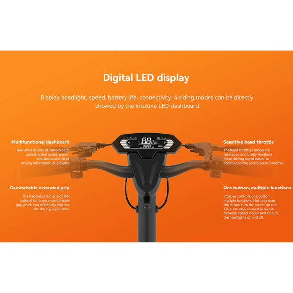 Izdelek je električni skiro, znamke Kingsong, model N14. Na sliki je prikazan digitalni LED zaslon, ki prikazuje hitrost, stanje baterije in druge pomembne informacije. Vidni so tudi ročaji s funkcionalnostmi za nadzor hitrosti ter gumb za različne nastavitve, kar omogoča enostavno upravljanje med različnimi načini vožnje.