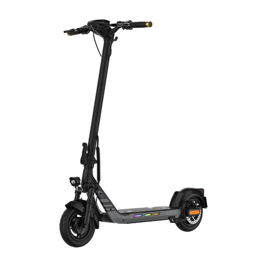 Izdelek na sliki je električni skiro, znamke Kingsong, model N14. Na sliki je videti črn električni skiro s širokim stojalom in ergonomskimi ročaji. Ima sprednje luči in robustne pnevmatike, kar nakazuje na dobro stabilnost in udobje pri vožnji. Skupna zasnova je moderna in športna, kar ga naredi privlačnega za uporabnike.