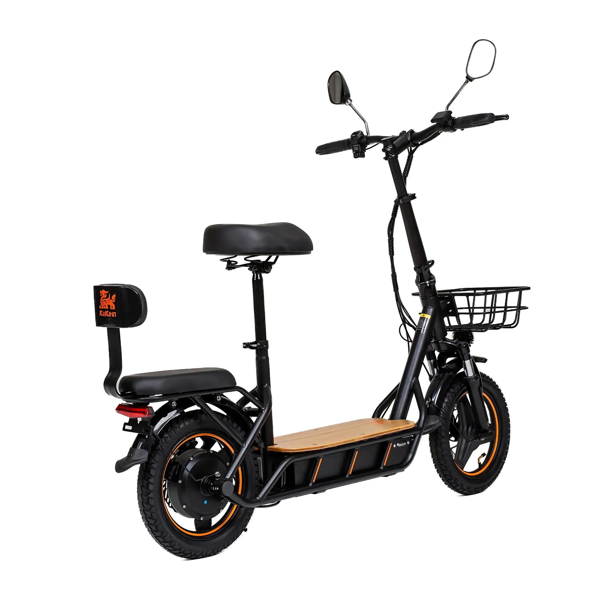 Izdelek je električni skiro, model Kukirin C1 Pro. Na sliki je vidna konstrukcija skiroja z udobnim sedežem, široko platformo za stojo ter sprednjim košem za shranjevanje. Ima tudi ogledala na krmilu, kar povečuje varnost med vožnjo. Celotna zasnova je moderna in funkcionalna, kar omogoča udobno vožnjo po mestnih površinah.