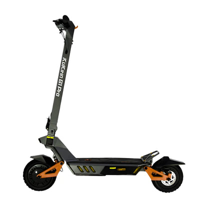 Električni skiro Kukirin G1 Pro v elegantni obliki s trdnim okvirjem in velikimi kolesi.