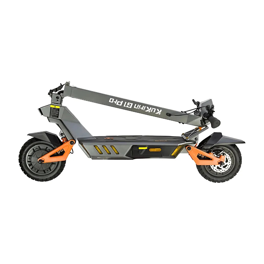 Zložen električni skiro Kukirin G1 Pro prikazuje svojo elegantno obliko in robusten okvir.