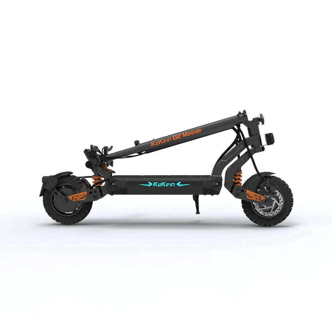 Zložen električni skiro Kukirin G2 Master z elegantnim črnim dizajnom in oranžnimi poudarki.