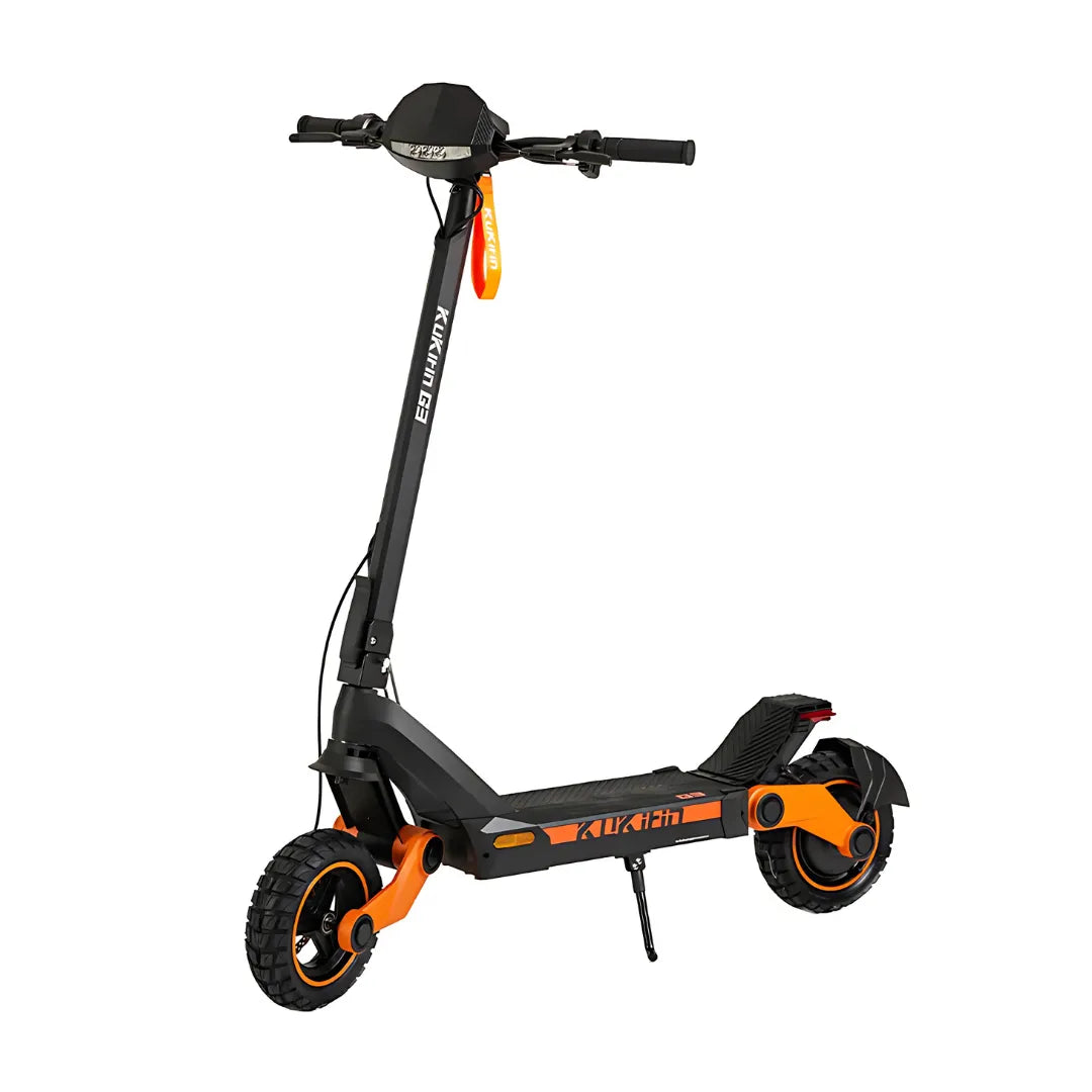 Električni skiro Kukirin G3, ki se ponaša z elegantnim črnim dizajnom z oranžnimi poudarki in robustnimi pnevmatikami.