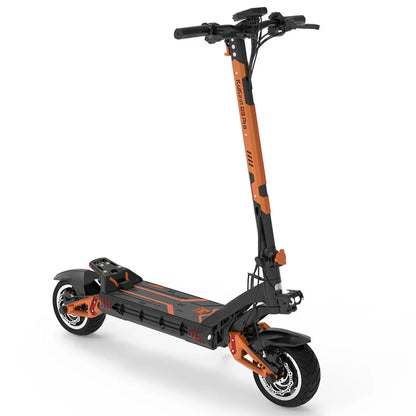 Električni skiro Kukirin G3 Pro, odlikuje ga eleganten dizajn z oranžnimi in črnimi poudarki.
