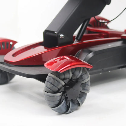 Izdelek je električni mobilni voziček, model Mijo MD08. Na sliki je vidna rdeča podlaga vozička z značilnimi širokimi kolesi, ki so zasnovana za stabilnost in udobno vožnjo. Voziček ima moderno obliko in robustno konstrukcijo, kar nakazuje na njegovo uporabnost v različnih okoljih.