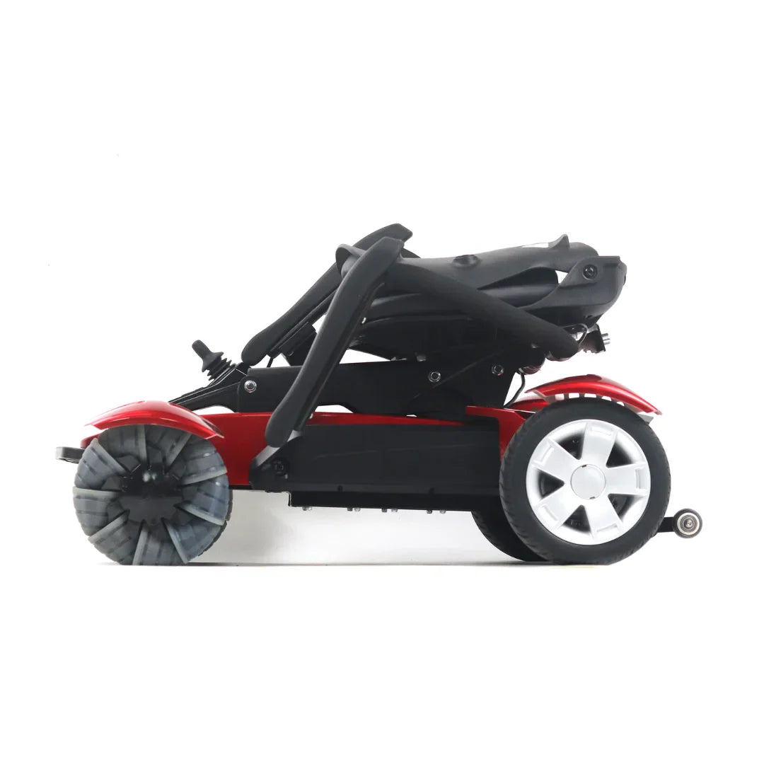 Izdelek na sliki je električni mobilni voziček, model Mijo MD08. Na sliki je prikazan voziček v zloženem stanju, ki je kompakten in enostaven za prenašanje. Ima rdečo barvo, široke gumijaste pnevmatike in ergonomske ročaje, kar nakazuje na udobno uporabo.