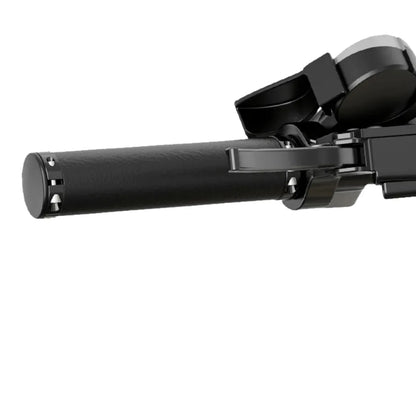 Izdelek je električno kolo, model MS Energy C30. Na sliki je prikazan del krmila, ki vključuje ročaj in mehanizem za zlaganje. Vidna je tudi črna tekstura ročaja, kar nakazuje na udobno držanje. Celoten dizajn je eleganten in sodoben, kar je značilno za električna kolesa.