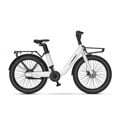 Izdelek na sliki je električno kolo, model MS Energy Cityzen C102. Kolo ima moderno obliko z nizkim okvirjem, kar olajša dostopnost. Opremljeno je s širokimi pnevmatikami in ima prtljažnik na zadnjem delu, kar omogoča prevoz dodatne prtljage. Barvna kombinacija bele in črne barve daje kolesu eleganten videz.