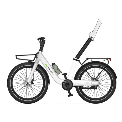 Izdelek je električno kolo, znamke MS Energy, model Cityzen C102. Na sliki je prikazano kolo z modernim dizajnom, belo barvo in širokimi pnevmatikami. Ima tudi nosilec za prtljago na zadnjem delu in stekleničko za vodo na okvirju. Kolo je zasnovano za udobno vožnjo po mestnih ulicah.