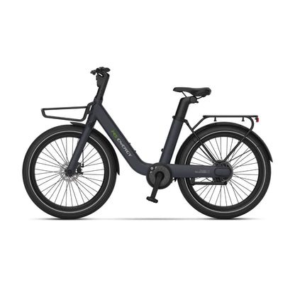 Na sliki je električno kolo znamke MS Energy, model Cityzen C102. Kolo ima udoben okvir z nizkim prečnim členom, kar olajša vstop in izstop. Opremljeno je z debelimi pnevmatikami in nosilcem za prtljago na zadnjem delu. Barva je temno siva, kar daje moderni in elegantni videz.