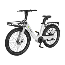 Izdelek je električno kolo, znamke MS Energy, model Cityzen C102. Na sliki je vidno kolo v svetli barvi z modernim dizajnom, opremljeno z nosilcem spredaj in zadnjem delu. Ima široke pnevmatike, udoben sedež ter ergonomsko oblikovana krmila, kar ga naredi primernega za mestno vožnjo.