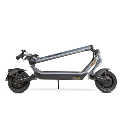 Električni skiro Ms Energy Flare X v zloženem položaju, ki prikazuje njegovo elegantno obliko.