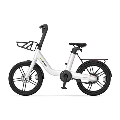 Izdelek je električno kolo, znamke MS Energy, model PulseUrban C20. Na sliki je vidno moderno električno kolo z belim okvirjem in črnimi kolesi. Kolo ima nizko zasnovo, kar olajša vstopanje, ter je opremljeno s prtljažnikom na zadnjem delu in nosilcem spredaj. Vidna je tudi električna enota, ki omogoča pomoč pri pedaliranju.