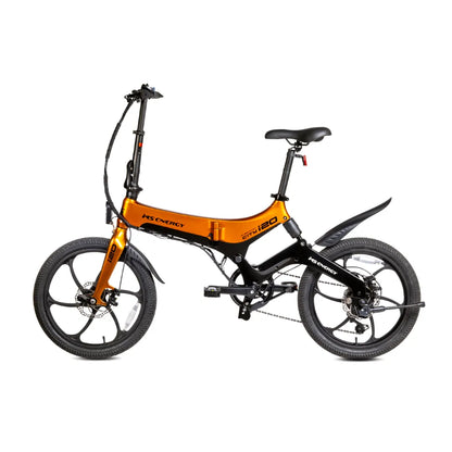 Na sliki je električno kolo znamke MS Energy, model i20. Kolo ima kompakten in sodoben dizajn, z značilno oranžno in črno barvno kombinacijo. Opremljeno je z dvema kolesoma, ki imata športen videz, ter zavorami, kar nakazuje na njegovo funkcionalnost in zmogljivost. Vidna je tudi udobna sedežna površina in krmilo, kar prispeva k udobni vožnji.