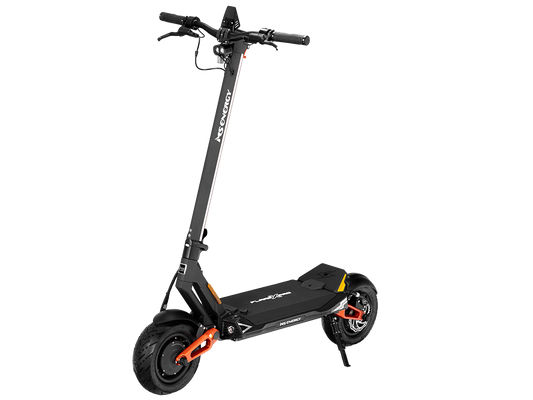 Izdelek na sliki je električni skiro, znamke MS Energy, model Flare X Pro. Na sliki je prikazan skiro s črnim okvirjem, širokimi gumami in športnim dizajnom. Vidni so tudi krmili z ročaji in zavornim sistemom, kar nakazuje na njegovo funkcionalnost in udobje pri vožnji.