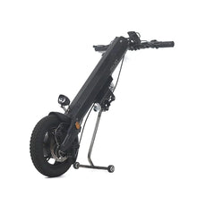 Izdelek na sliki je električni skiro znamke Mijo, model MT01. Na sliki je prikazan skiro v pokončnem položaju, z vidno sprednjo kolo, zavorami in lučmi. Ima kompakten in minimalističen dizajn, kar omogoča enostavno shranjevanje in prenašanje.