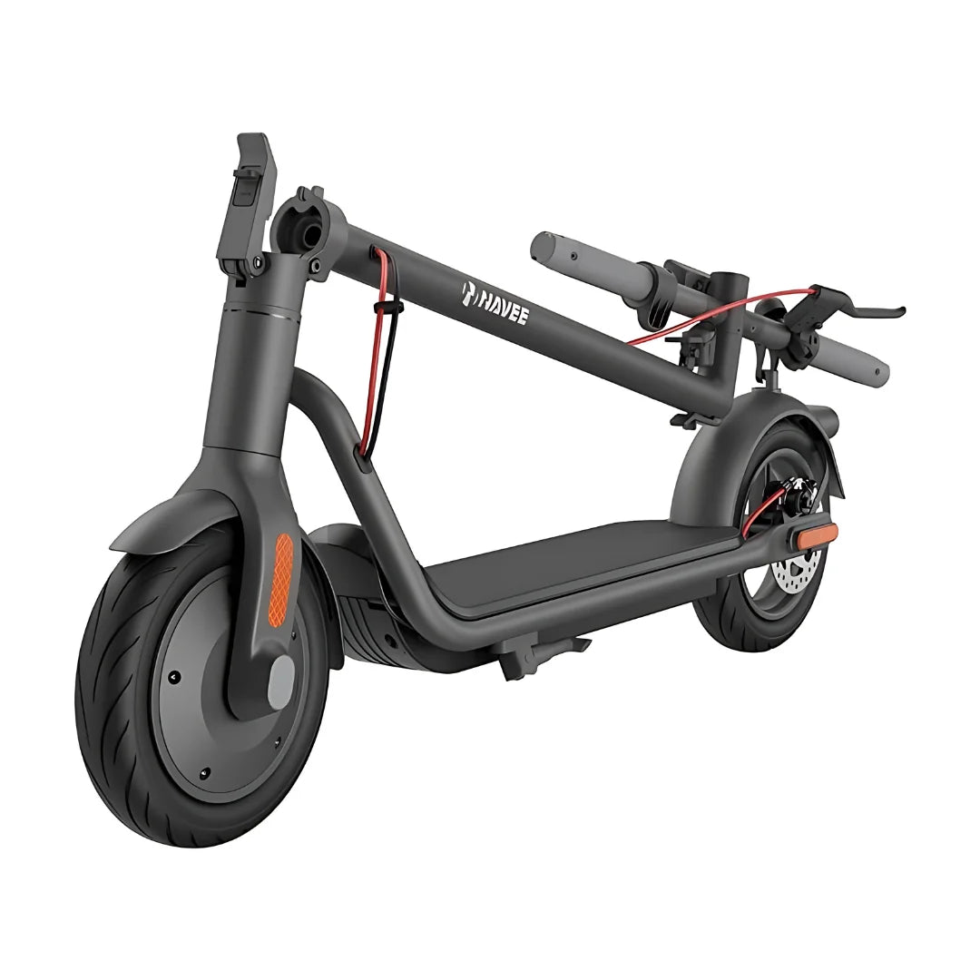 Zložen električni skiro Navee V50i Pro v elegantni sivi izvedbi z minimalističnim slogom.