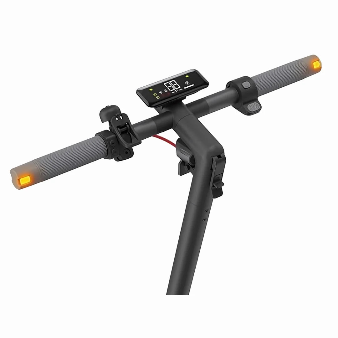 Od blizu posneto krmilo in zaslon električnega skiroja Navee V50i Pro.