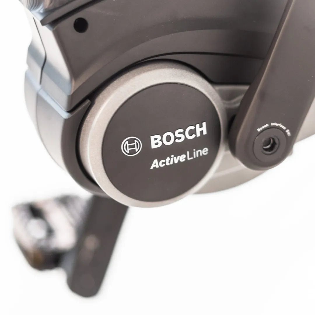Od blizu motor Bosch Active Line na električnem kolesu Puch C 4 0.