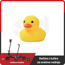 Srečnež na električnem skuterju.