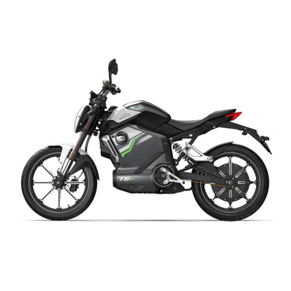Stranski pogled električnega skuterja Super Soco Tsx v elegantni sivi in zeleni izvedbi.