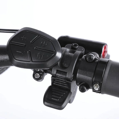 Od blizu posneto krmilo električnega skiroja Teverun Fighter Supreme 7260r.