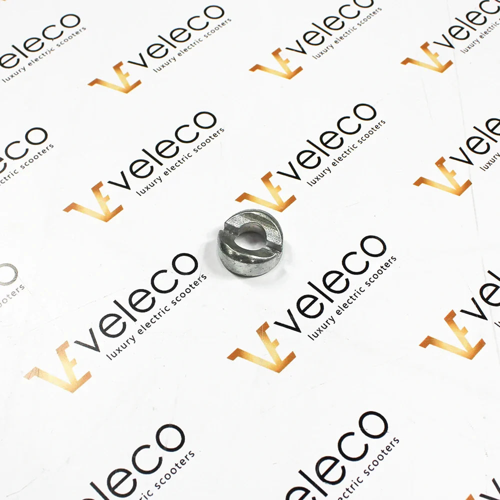 Element za pritrditev volanske palice – oblika polmeseca