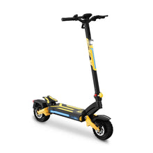 Električni skiro Urbanride 1000gt v črno-rumeni barvi, z velikimi pnevmatikami in elegantnim dizajnom.