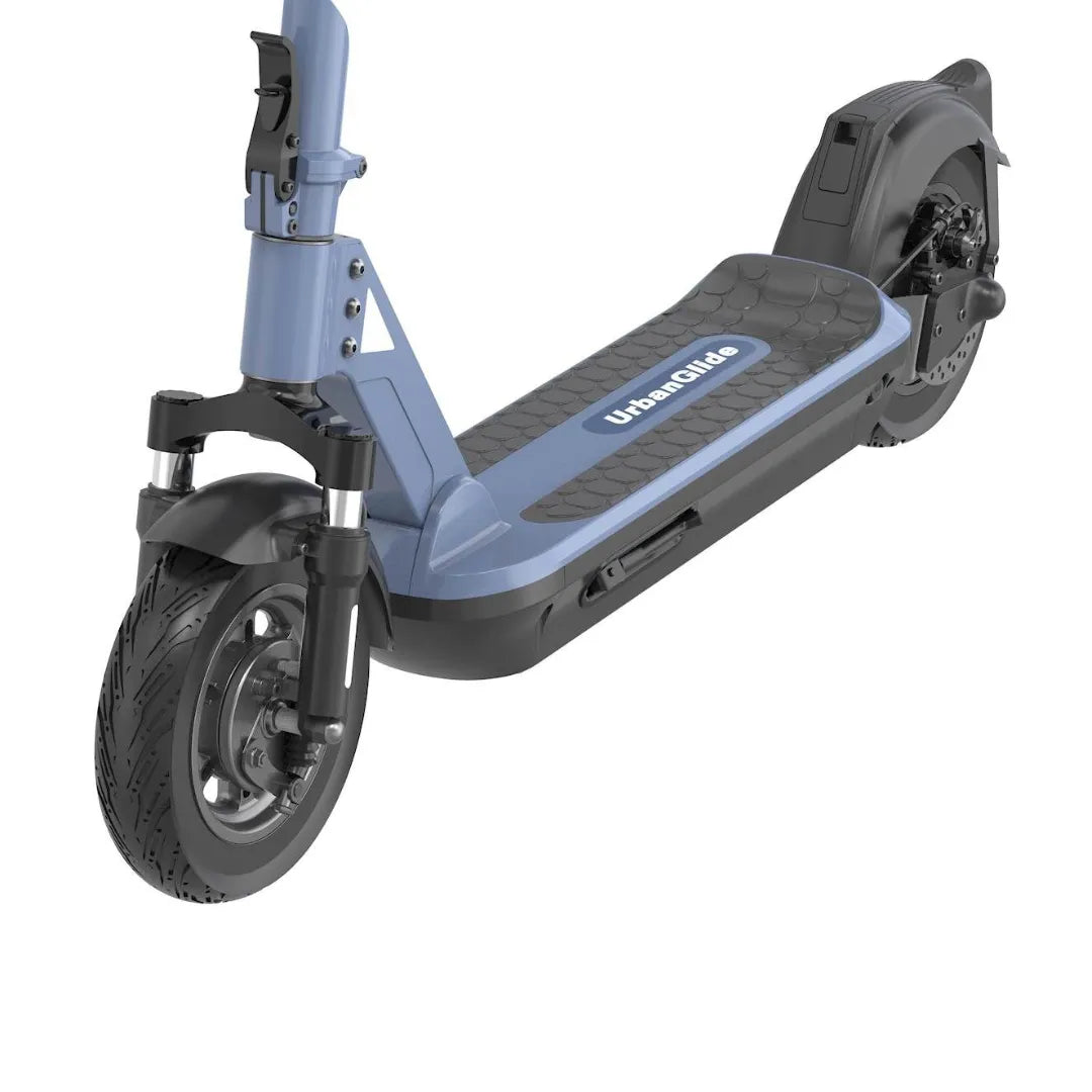 Od blizu električni skiro Urbanride 100 City, ki prikazuje eleganten dizajn in kolo.