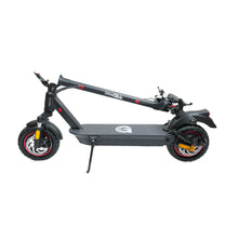 Električni skiro Urbanride 500 Ct, eleganten dizajn z rdečimi poudarki, zložen za enostavno shranjevanje.