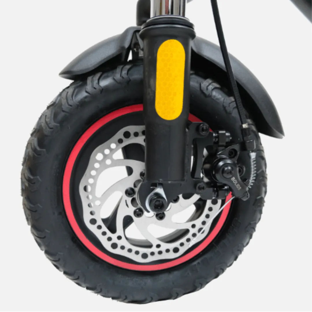 Od blizu kolo in zavorni sistem električnega skiroja Urbanride 500 Ct.