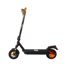 Električni skiro Urbanride 500 Ct, eleganten črn dizajn z rdečimi poudarki in velikimi kolesi.