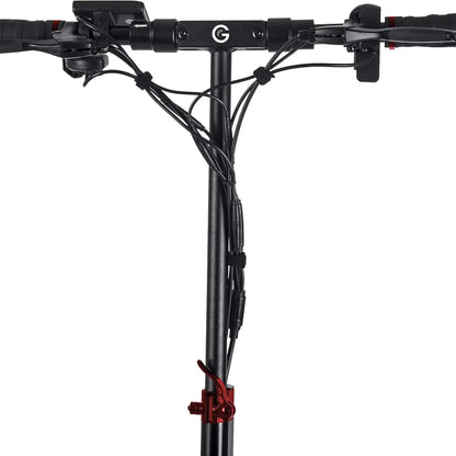 Od blizu posneto krmilo in upravljalni elementi električnega skiroja Urbanride E Cross Pro 2.
