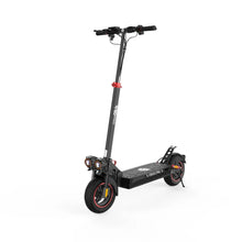 Električni skiro Urbanride E Cross Pro 2, odlikuje ga eleganten dizajn in robustna kolesa.