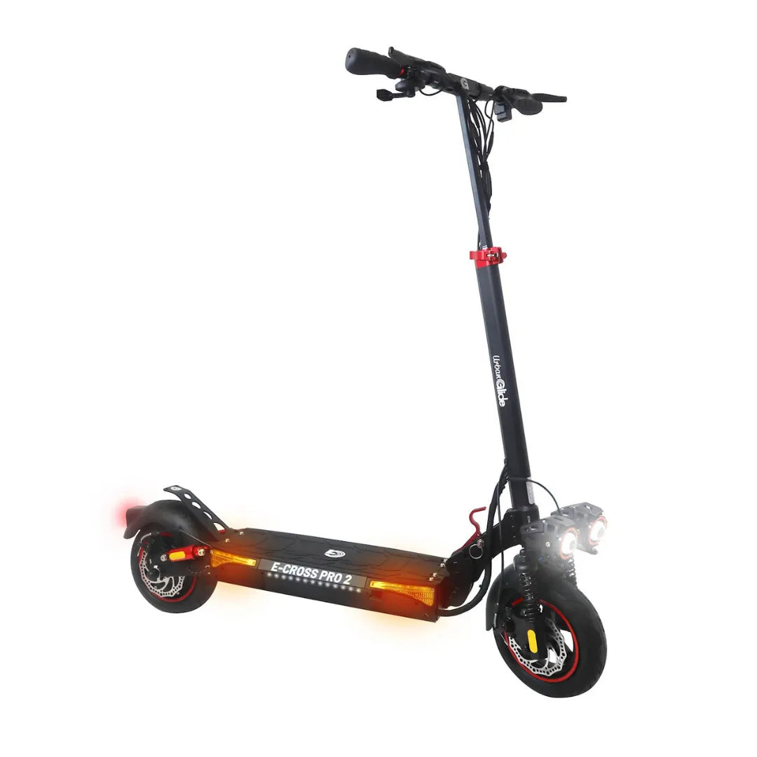 Električni skiro Urbanride E Cross Pro 2 z elegantnim črnim dizajnom in svetlimi LED lučmi.