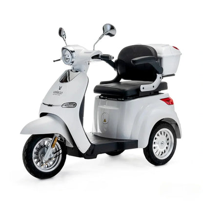 Izdelek je električni skuter, znamke Veleco, model Cristal. Na sliki je prikazan skuter v beli barvi, ki ima udobno sedežno mesto z naslonjalom ter prtljažnik na zadnjem delu. Skuter ima tudi klasične ogledala in sprednje luči, kar mu daje sodoben videz.