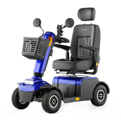 Izdelek je električni skuter, znamke Veleco, model Looper. Na sliki je prikazan skuter v modri barvi, opremljen z udobnim sedežem in naslonjalom, ter z ročaji in ogledali za boljšo vidljivost. Spredaj je tudi košara za shranjevanje, kar omogoča praktičnost pri uporabi. Skuter ima široke pnevmatike, kar zagotavlja stabilnost in udobno vožnjo.