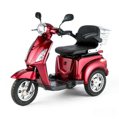 Izdelek je električni mobilni voziček, model Veleco ZT15. Na sliki je prikazan voziček v rdeči barvi, ki ima tri kolesa, udobno sedežno površino ter krmilo. Spredaj je nameščena luč, na zadnjem delu pa je košara za shranjevanje. Voziček je zasnovan za enostavno in udobno premikanje, kar ga naredi primernega za različne uporabnike.