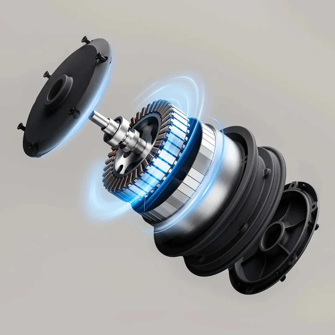 Izdelek je električni skiro, znamke Xiaomi, model 5 Max GL. Na sliki je prikazan del motorja skiroja, ki vključuje rotor in stator, ter druge komponente, ki so razstavljene, kar omogoča vpogled v notranjo strukturo in delovanje motorja. Vidne so tudi svetlobne efekti, ki ponazarjajo moč in delovanje motorja.