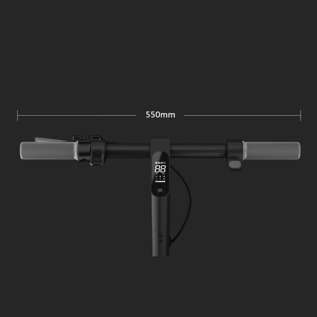 Pogled od zgoraj na krmilo električnega skiroja Xiaomi 4 Ultra, ki prikazuje kontrole in zaslon.